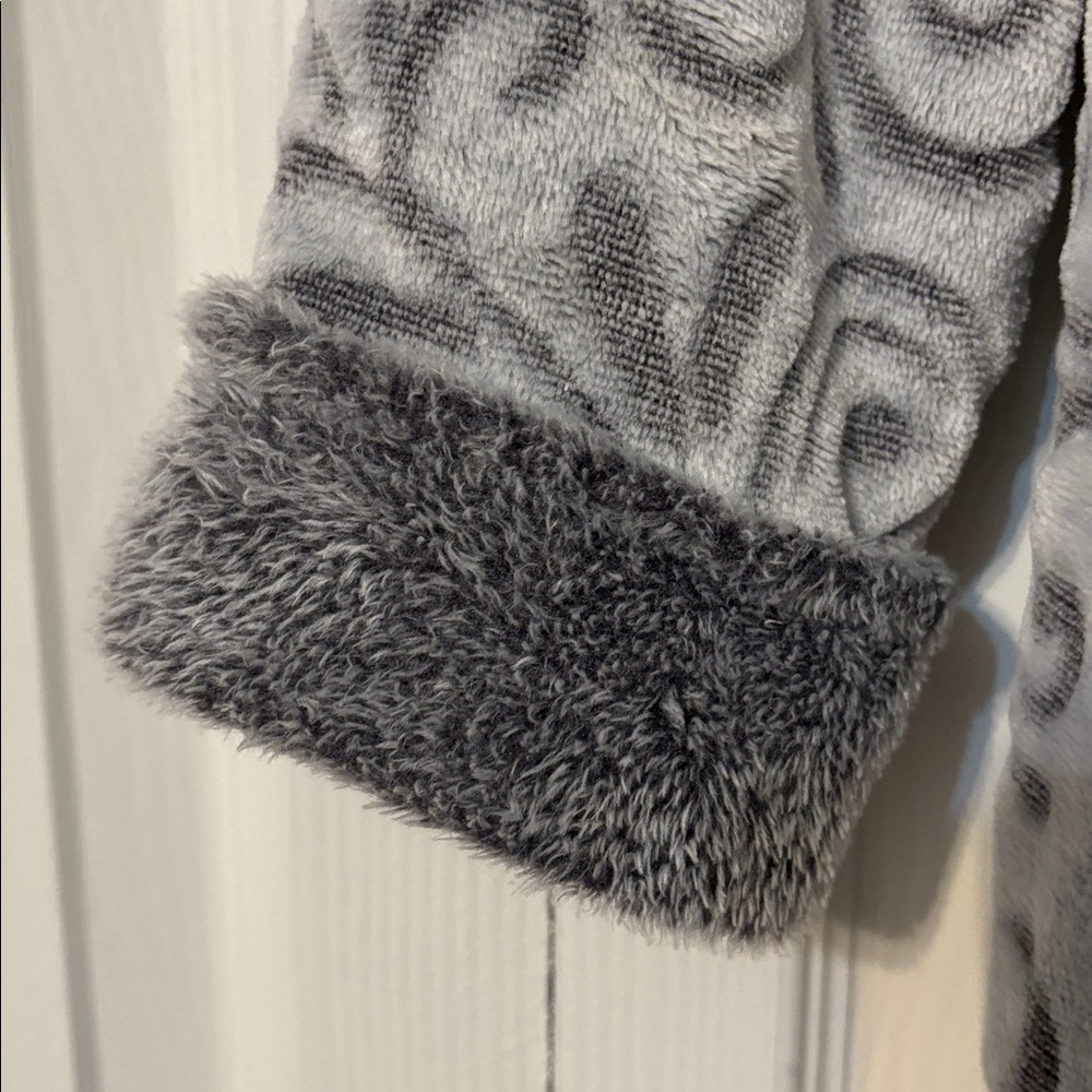 Gray Patterned Long Robe - Picture 4 of 6